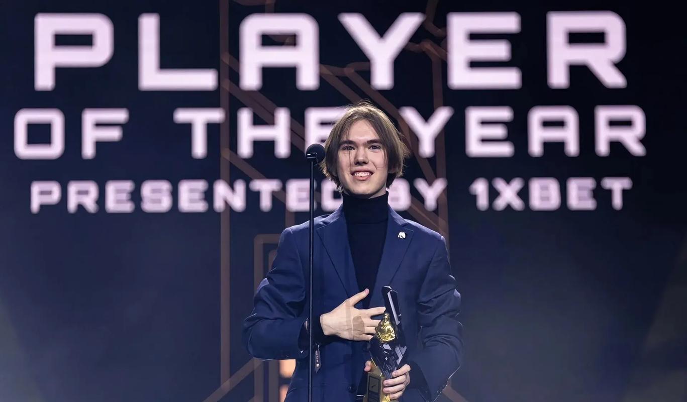 扑克策略的底层逻辑（扑克策略的核心原理）